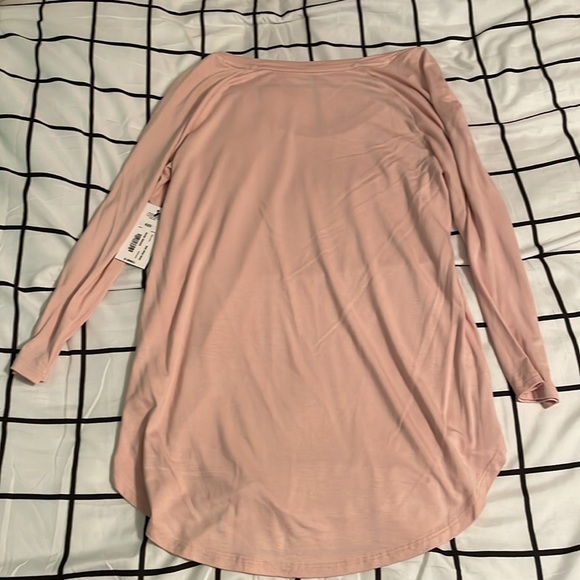 Women’s long sleeve tee size XS NWT - Picture 2 of 5